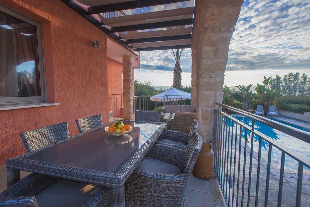 Villa Saraliana Sandy Beach Villas - Heated Pool - Jacuzzi - Private Beach Area Polis Ruang foto