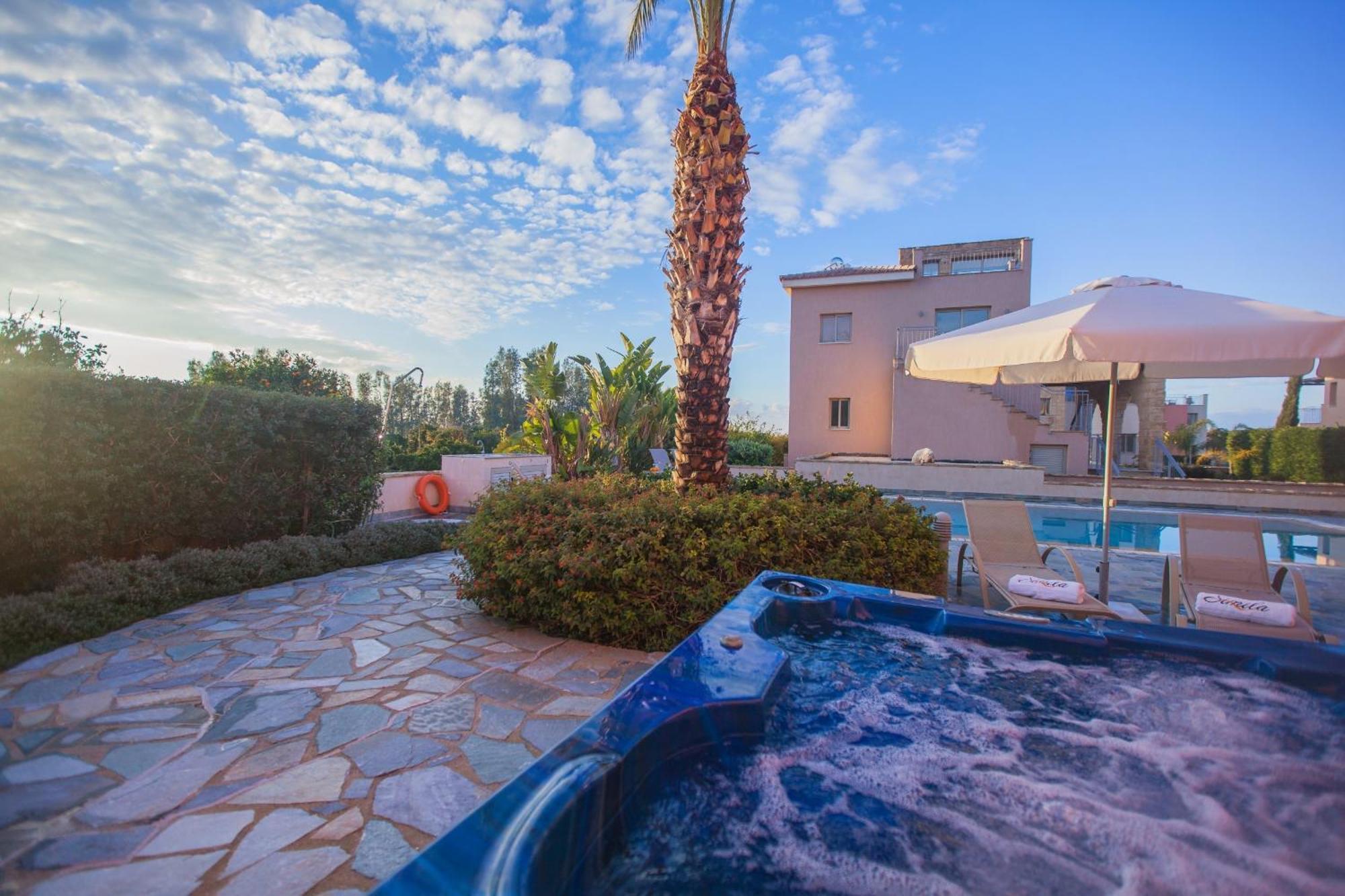 Villa Saraliana Sandy Beach Villas - Heated Pool - Jacuzzi - Private Beach Area Polis Bagian luar foto